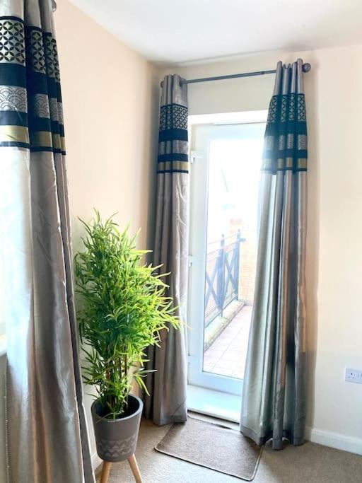 Amazing 2-Bed City Centre Apt With Parking Coventry Exteriör bild
