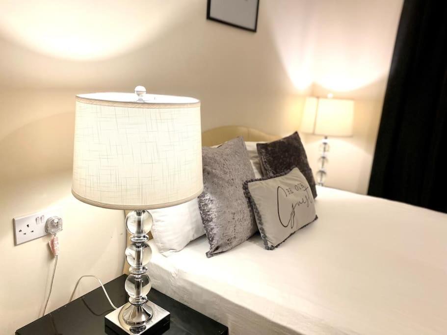 Amazing 2-Bed City Centre Apt With Parking Coventry Exteriör bild